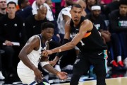 Crowns Sports-NBA无聊的季后赛第2轮即将结束：赛程随意、2组横扫、裁判控场